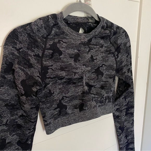 Gymshark Tops - Gymshark Adapt Camo Seamless Long Sleeve Crop Top Black Gray
